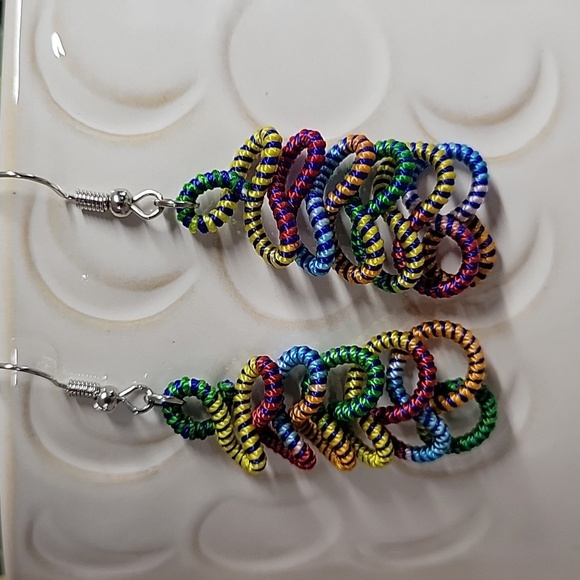 FIBER SCULPTED LOOP EARRINGS - Picture 4 of 6